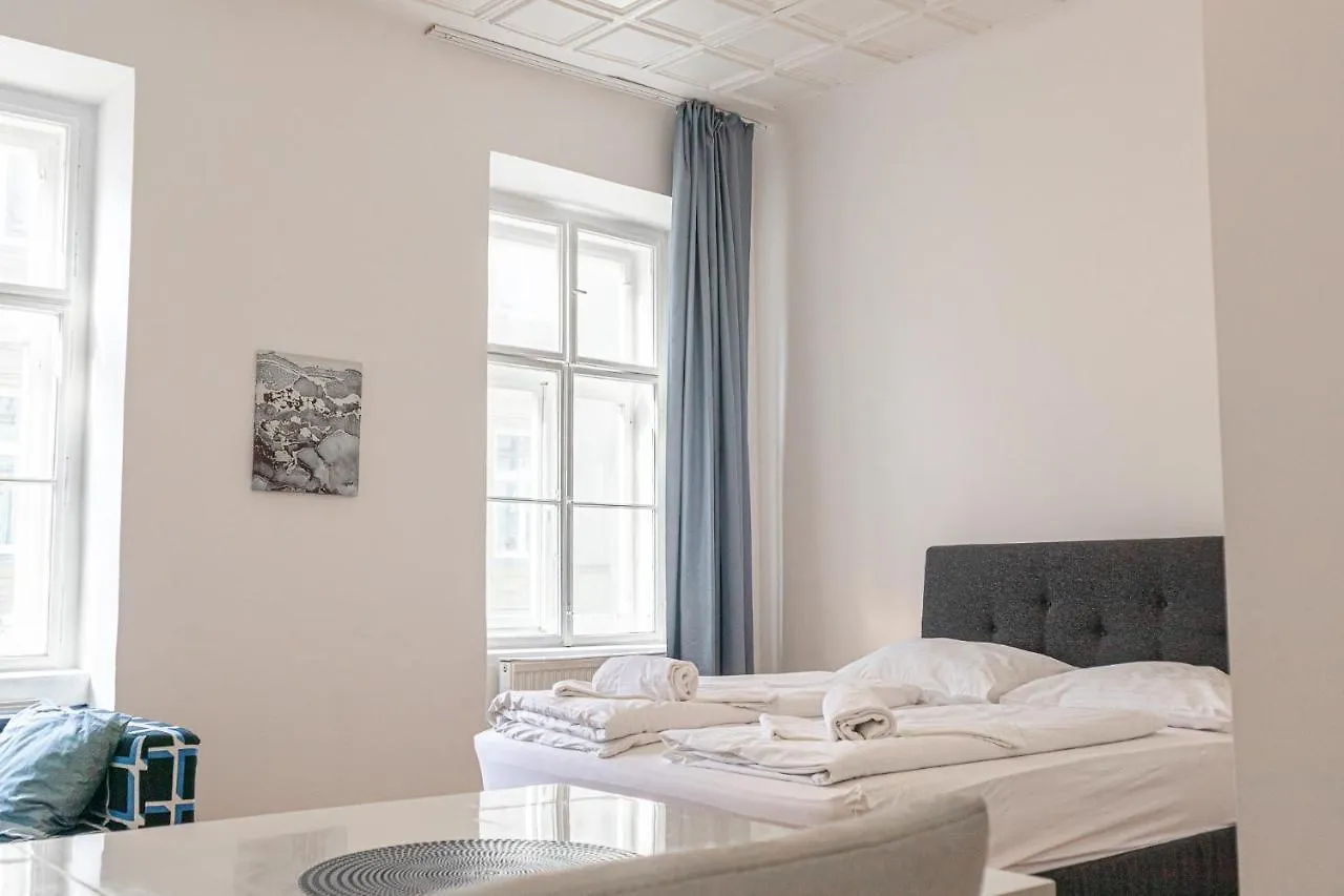 Central Belvedere 3Br Shared Apartment - 12 Min From City Center Vienna