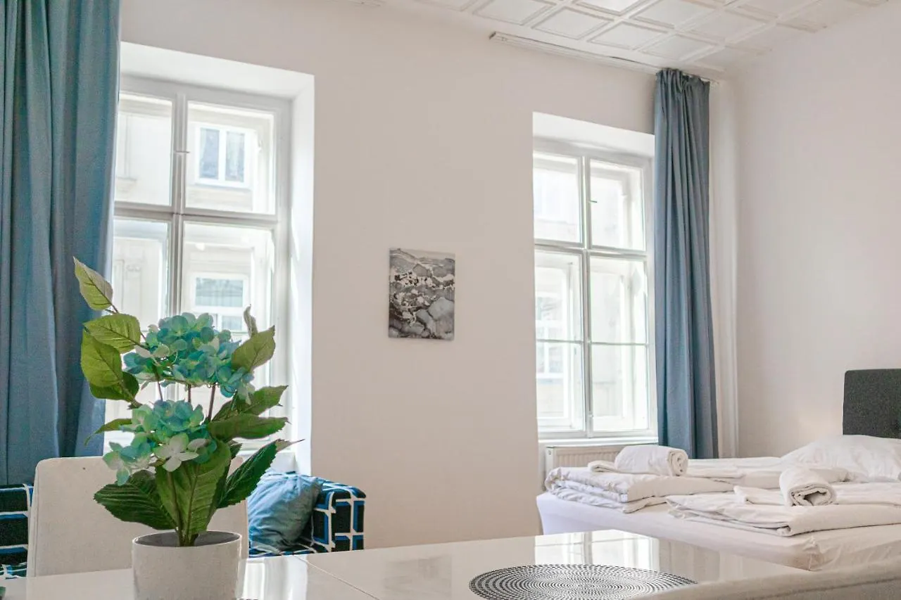 Central Belvedere 3Br Shared Apartment - 12 Min From City Center Vienna