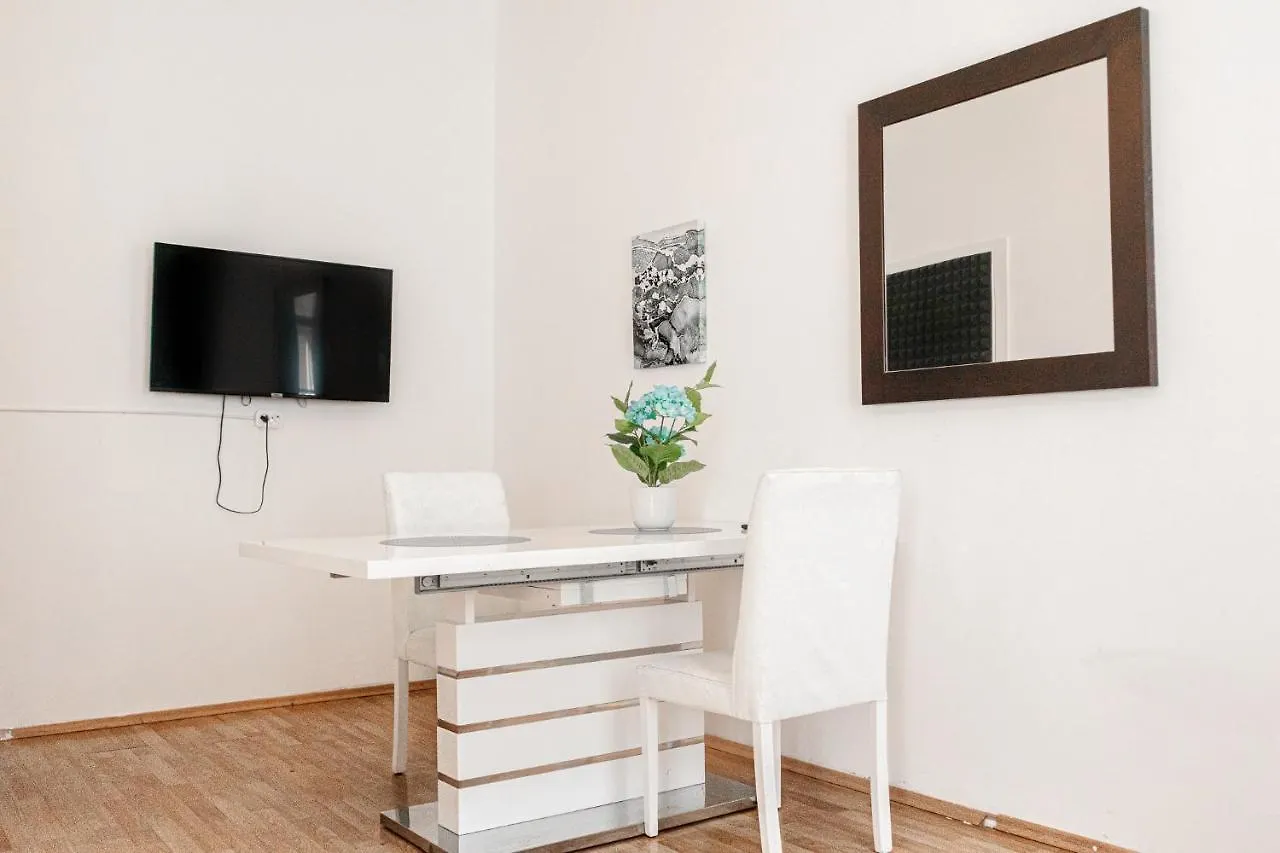 Central Belvedere 3Br Shared Apartment - 12 Min From City Center Vienna