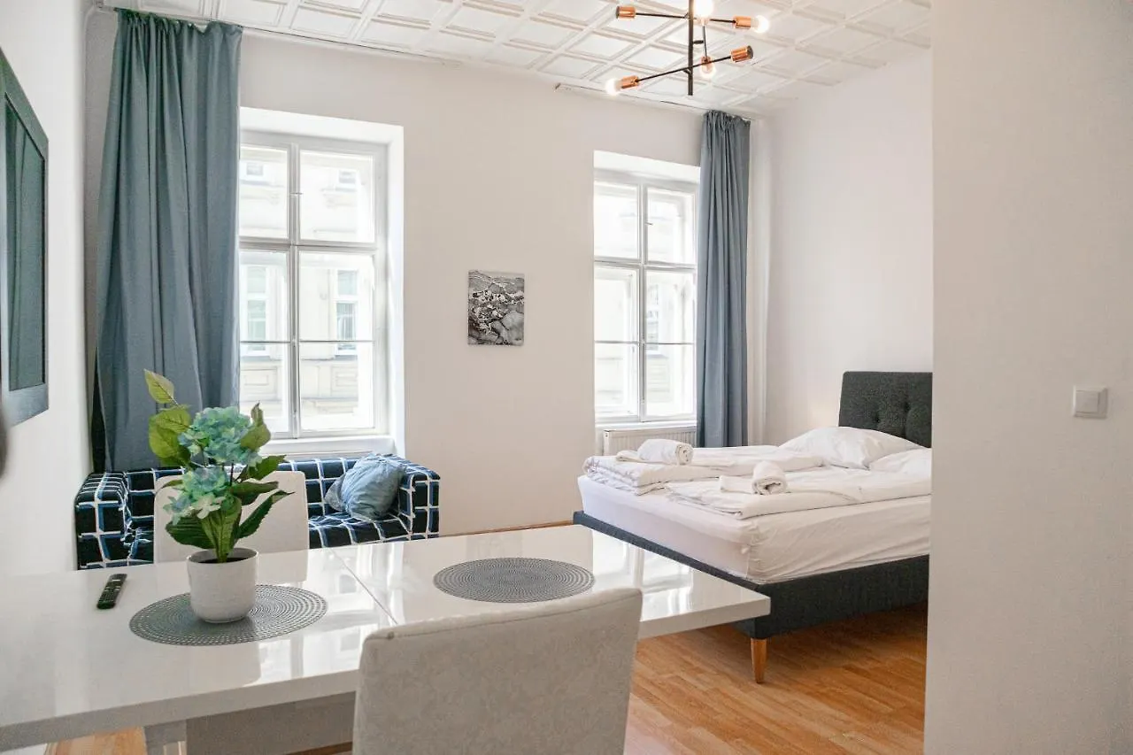 Central Belvedere 3Br Shared Apartment - 12 Min From City Center Vienna 0*,  Austria