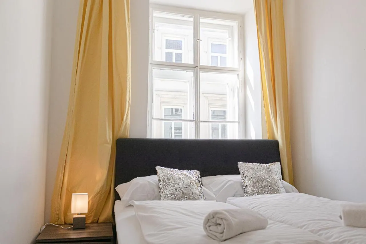 Central Belvedere 3Br Shared Apartment - 12 Min From City Center Vienna