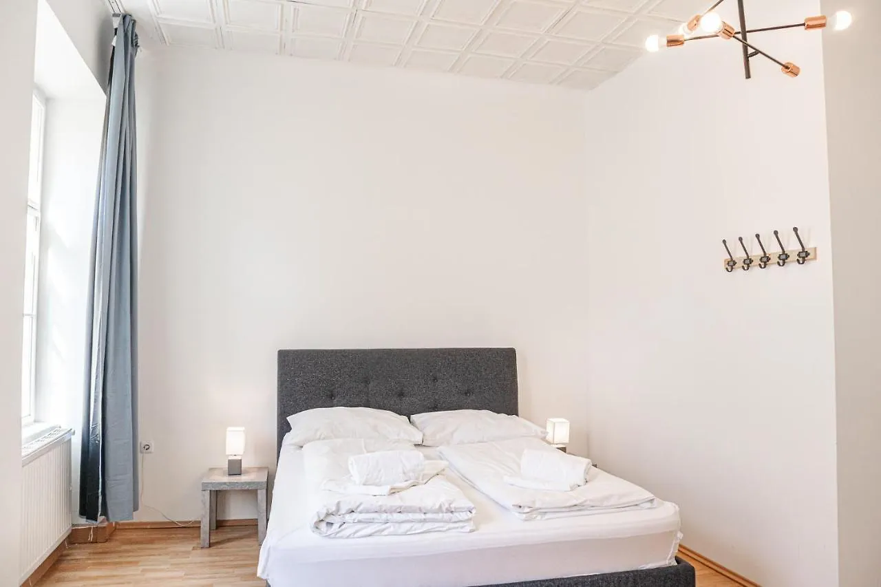 Central Belvedere 3Br Shared Apartment - 12 Min From City Center Vienna Austria