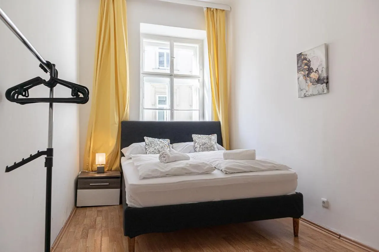 Central Belvedere 3Br Shared Apartment - 12 Min From City Center Vienna