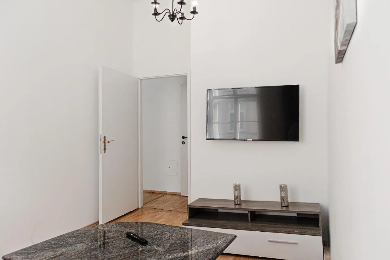 Central Belvedere 3Br Shared Apartment - 12 Min From City Center Vienna