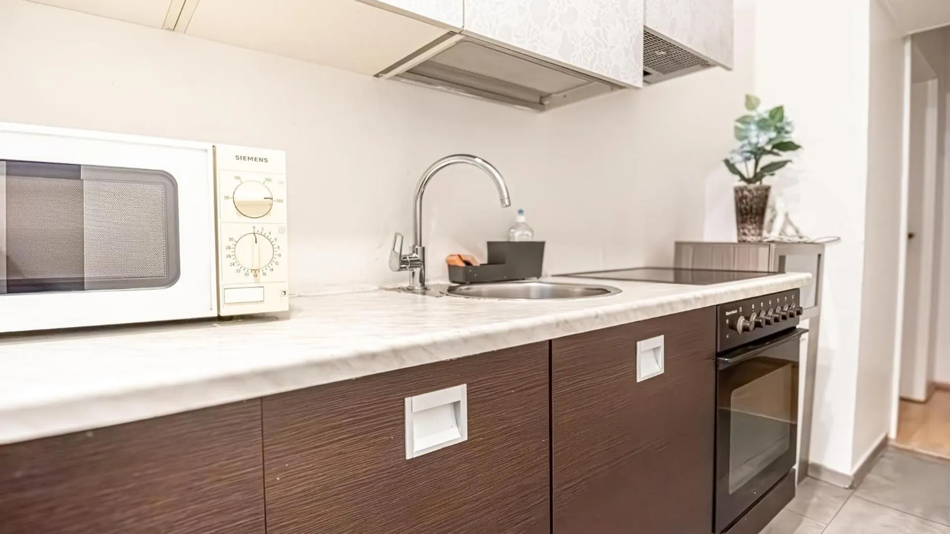 Central Belvedere 3Br Shared Apartment - 12 Min From City Center Vienna Austria