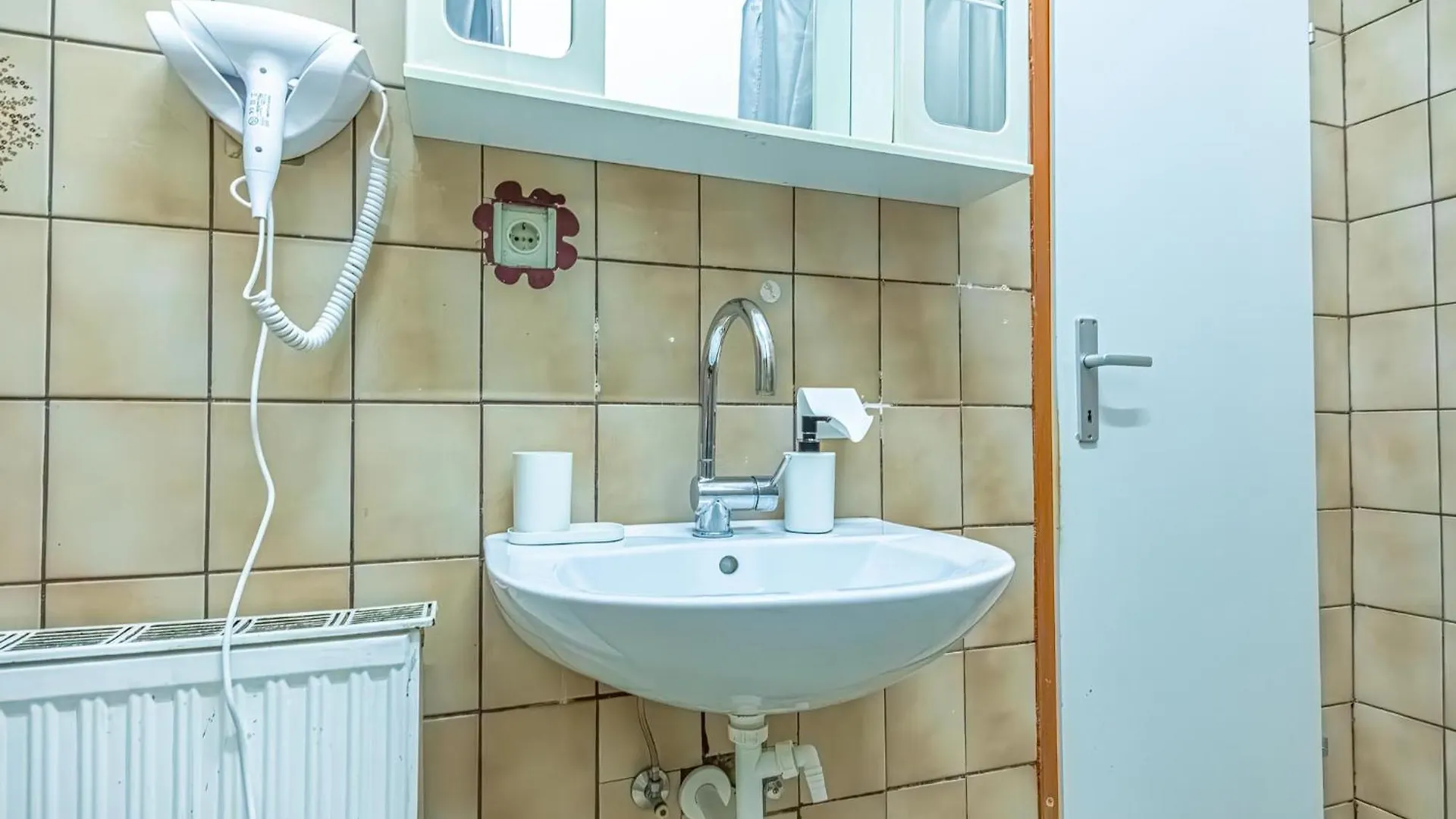 Central Belvedere 3Br Shared Apartment - 12 Min From City Center Vienna